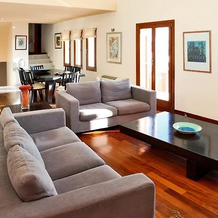 Periscope Villa